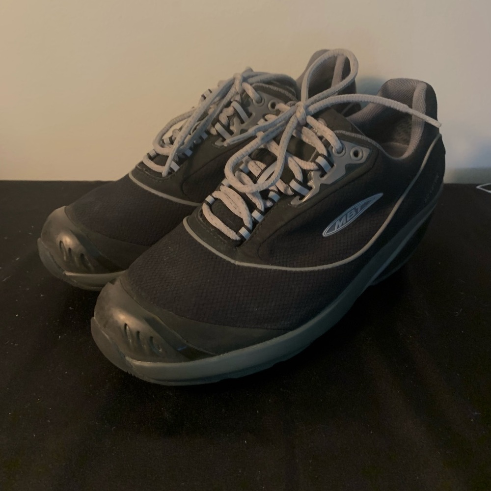 MBT Womens Black/Silver Toning Shoes Sz 8-8.5 SWISS ENGINEERED Excellent